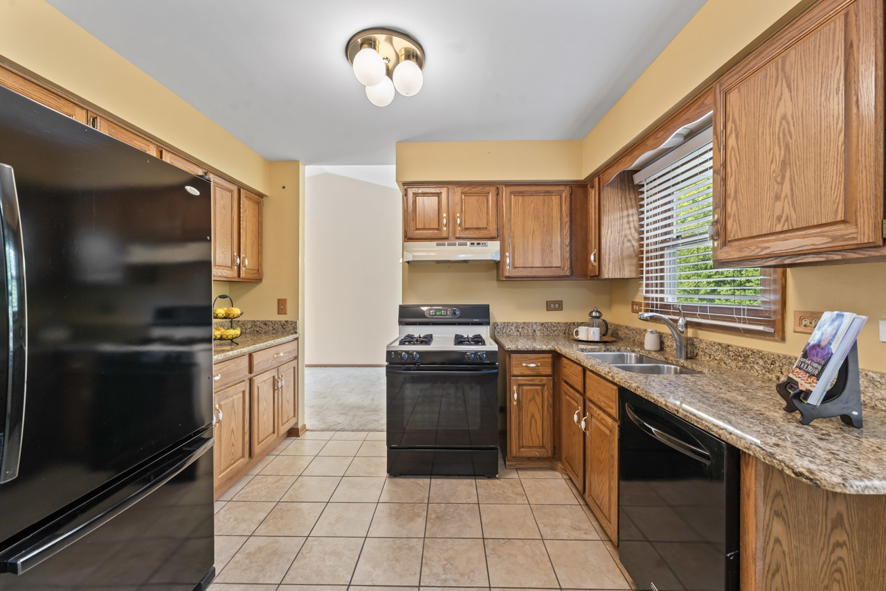 1093 Gloria Drive, Elk Grove Village, IL 60007