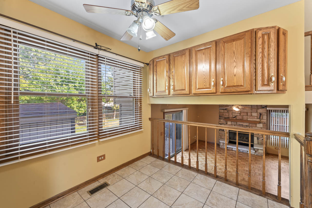 1093 Gloria Drive, Elk Grove Village, IL 60007