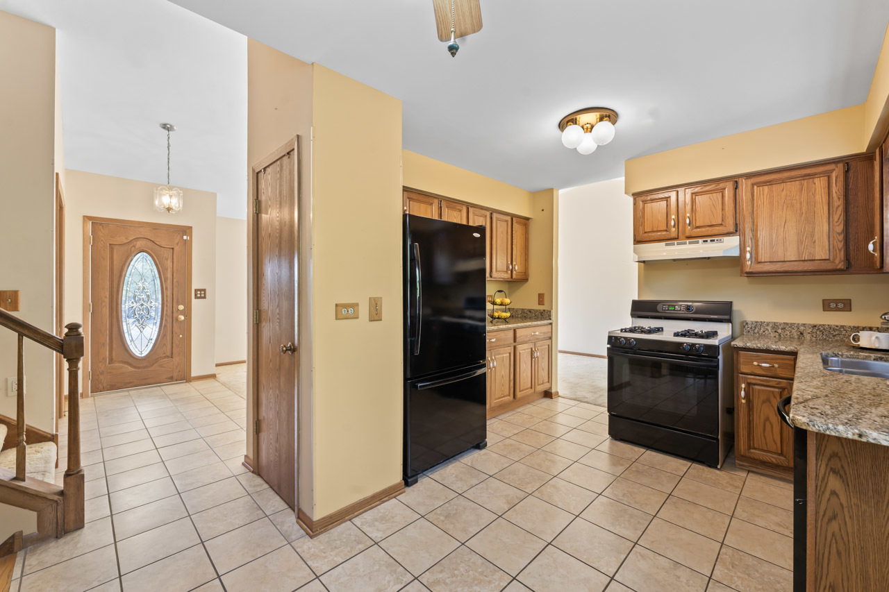 1093 Gloria Drive, Elk Grove Village, IL 60007