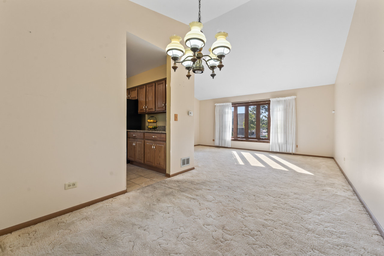 1093 Gloria Drive, Elk Grove Village, IL 60007