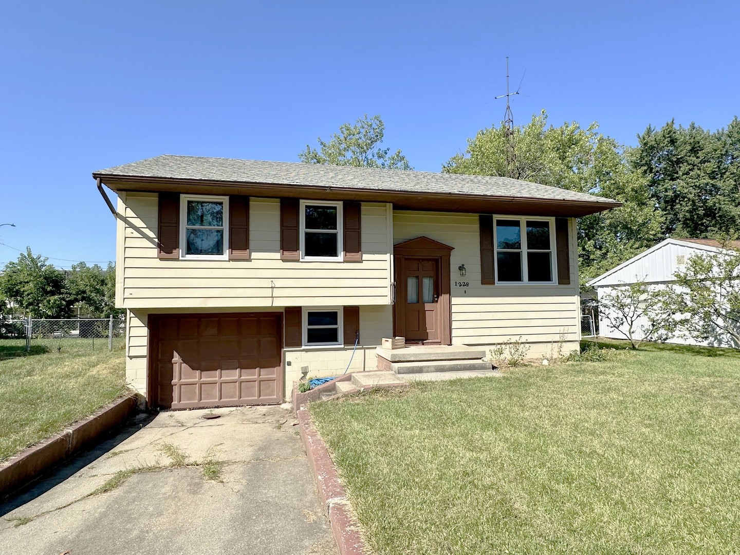 1228 Mount Vernon Drive, Bloomington, IL 61704