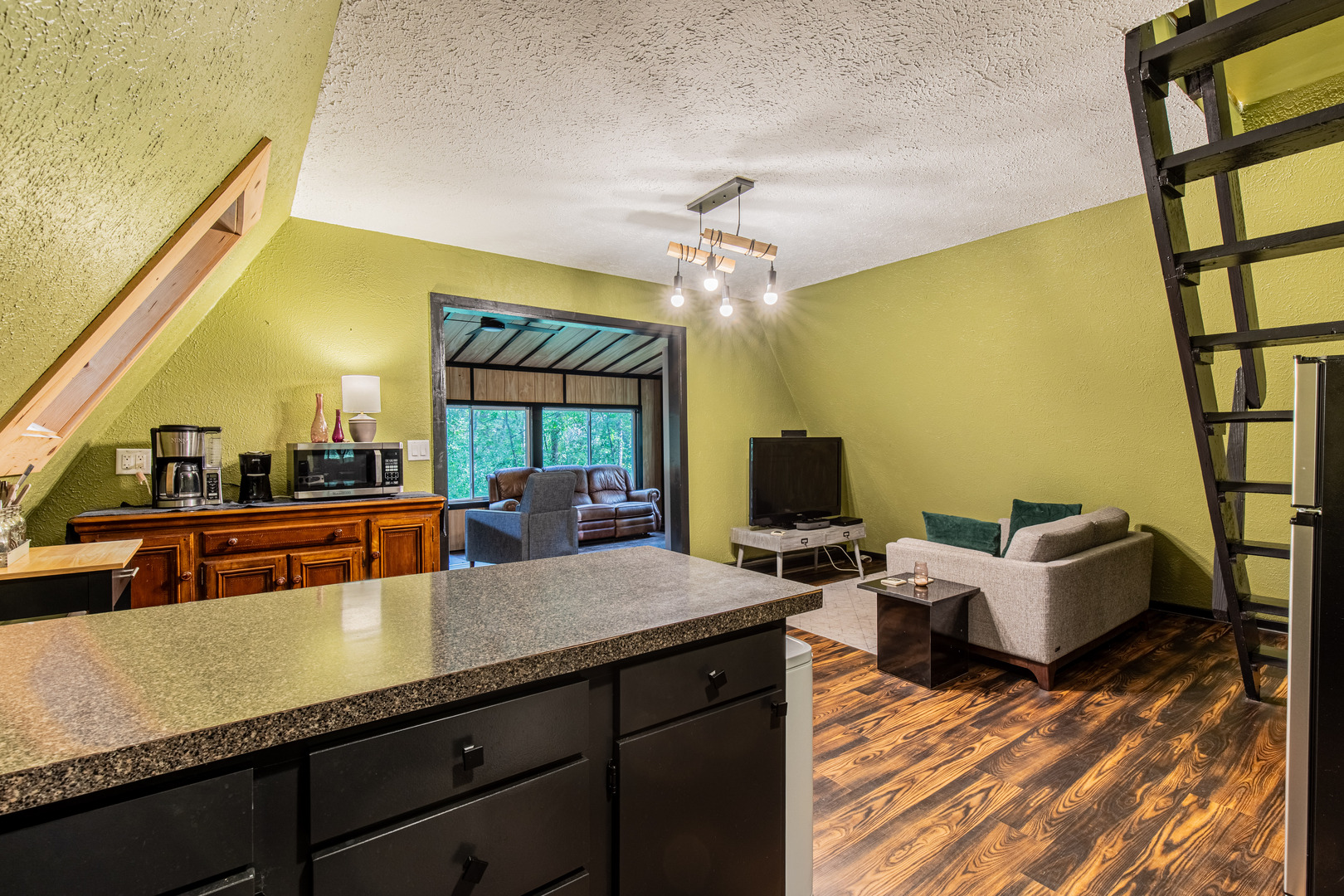 19 Navajo Court, Putnam, IL 61560