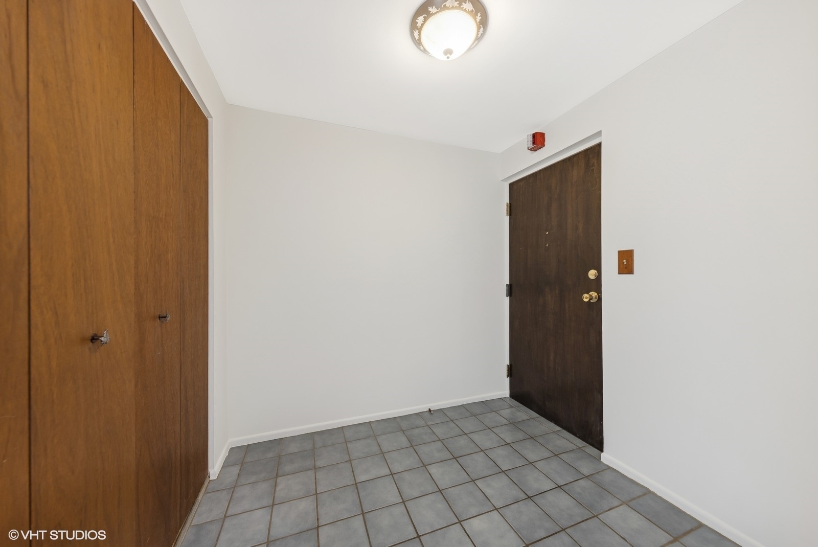 5400 Walnut Avenue #214, Downers Grove, IL 60515
