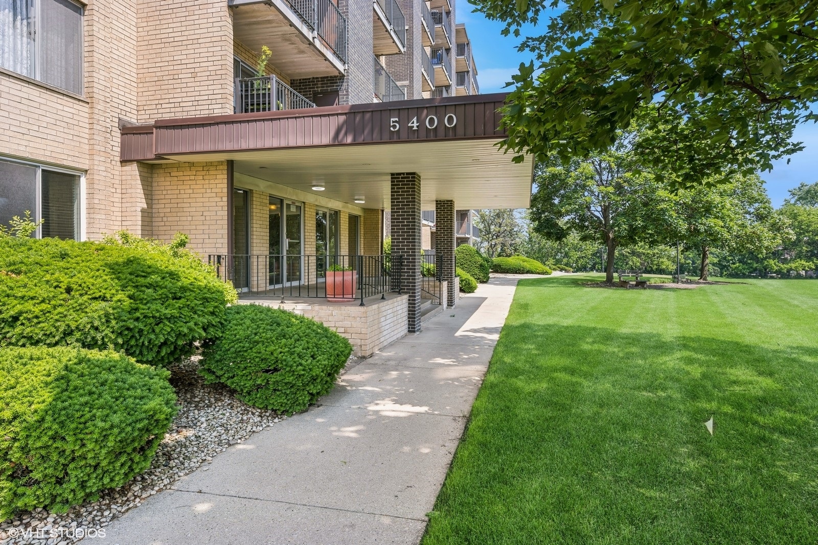 5400 Walnut Avenue #214, Downers Grove, IL 60515