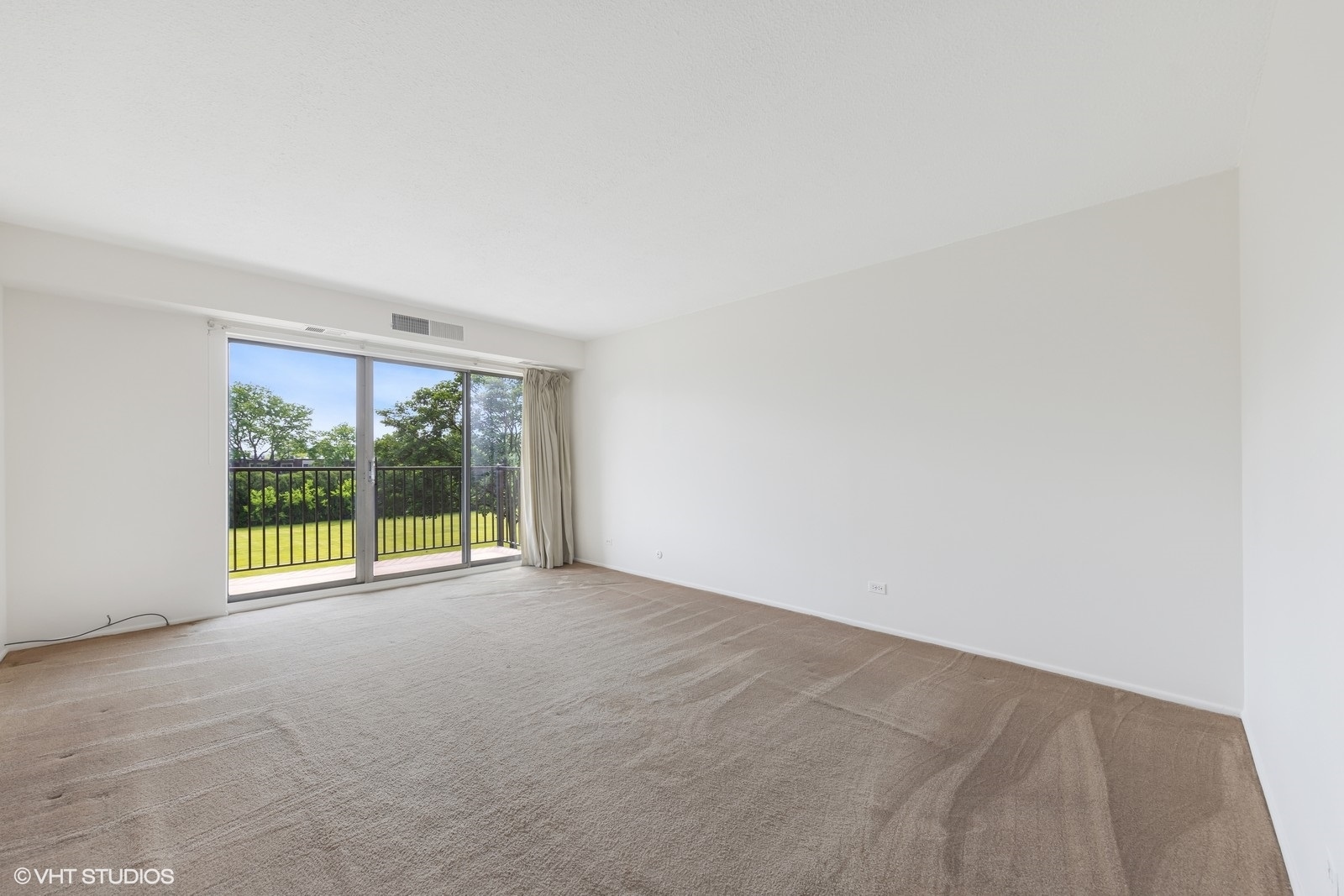 5400 Walnut Avenue #214, Downers Grove, IL 60515