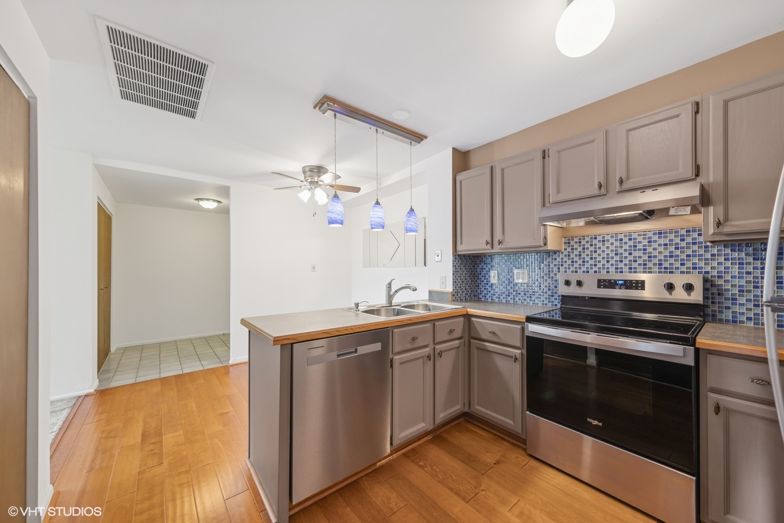 5400 Walnut Avenue #214, Downers Grove, IL 60515