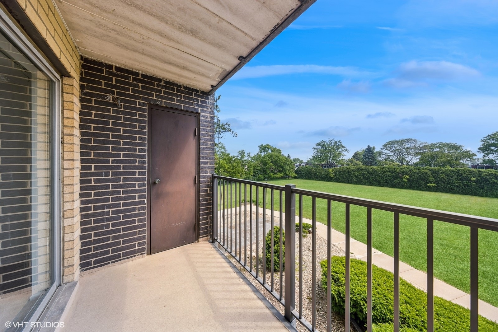 5400 Walnut Avenue #214, Downers Grove, IL 60515