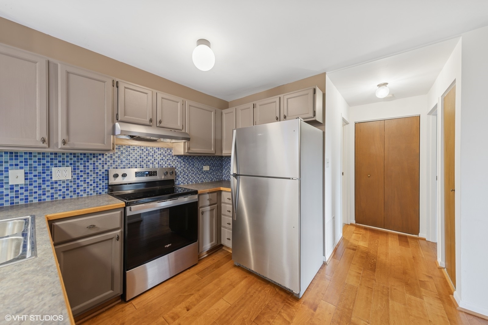 5400 Walnut Avenue #214, Downers Grove, IL 60515