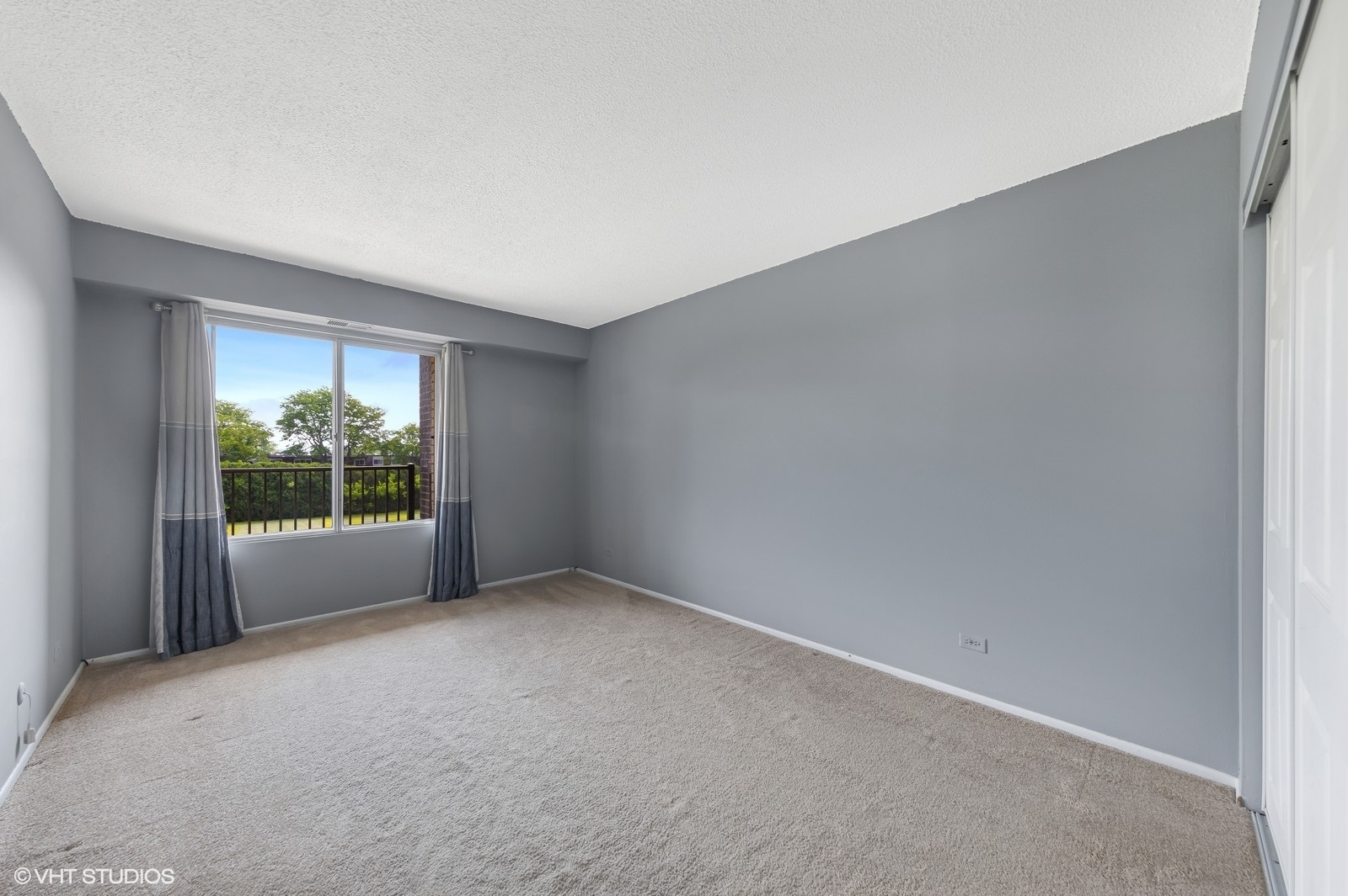 5400 Walnut Avenue #214, Downers Grove, IL 60515