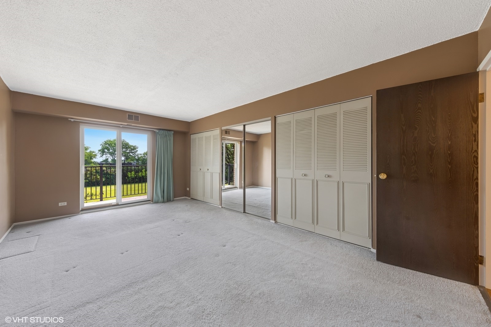 5400 Walnut Avenue #214, Downers Grove, IL 60515