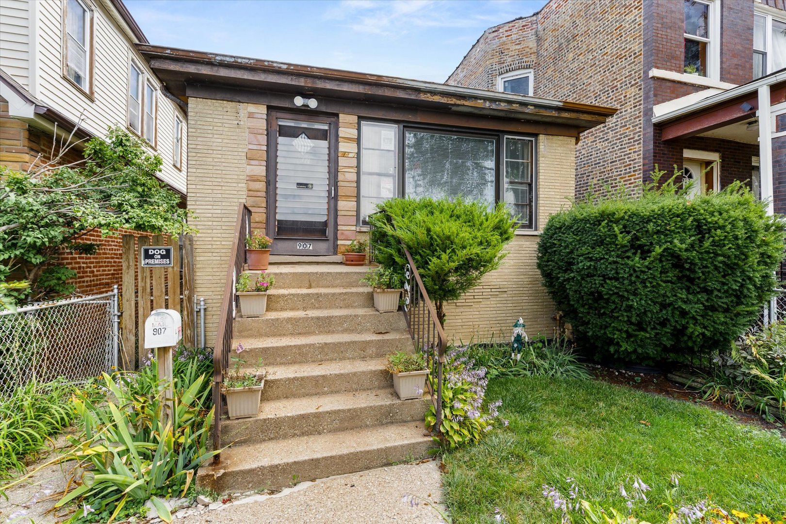905 N Harding Avenue, Chicago, IL 60651