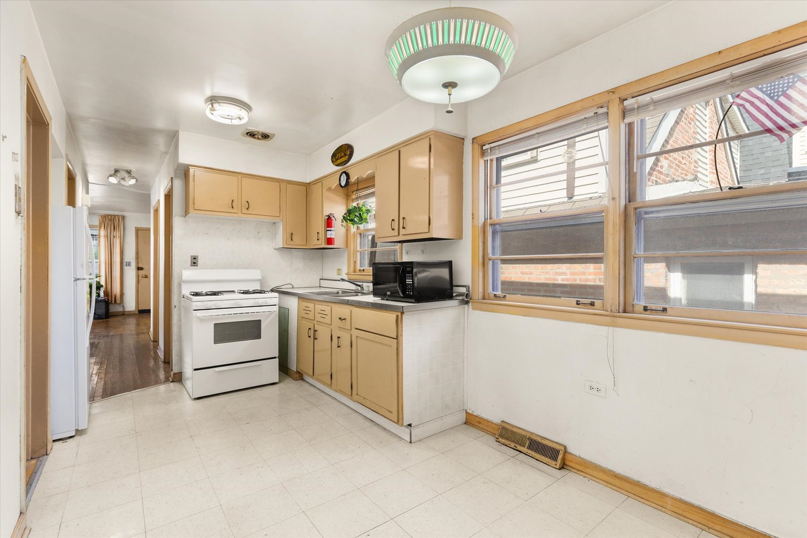 905 N Harding Avenue, Chicago, IL 60651