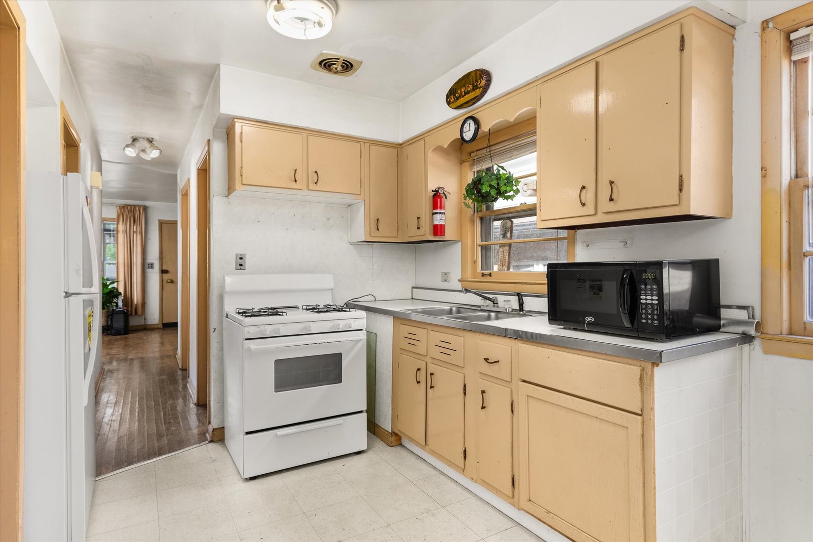 905 N Harding Avenue, Chicago, IL 60651