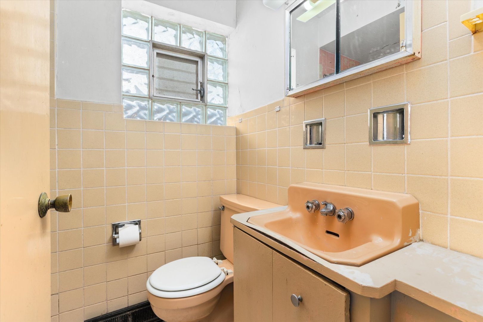 905 N Harding Avenue, Chicago, IL 60651