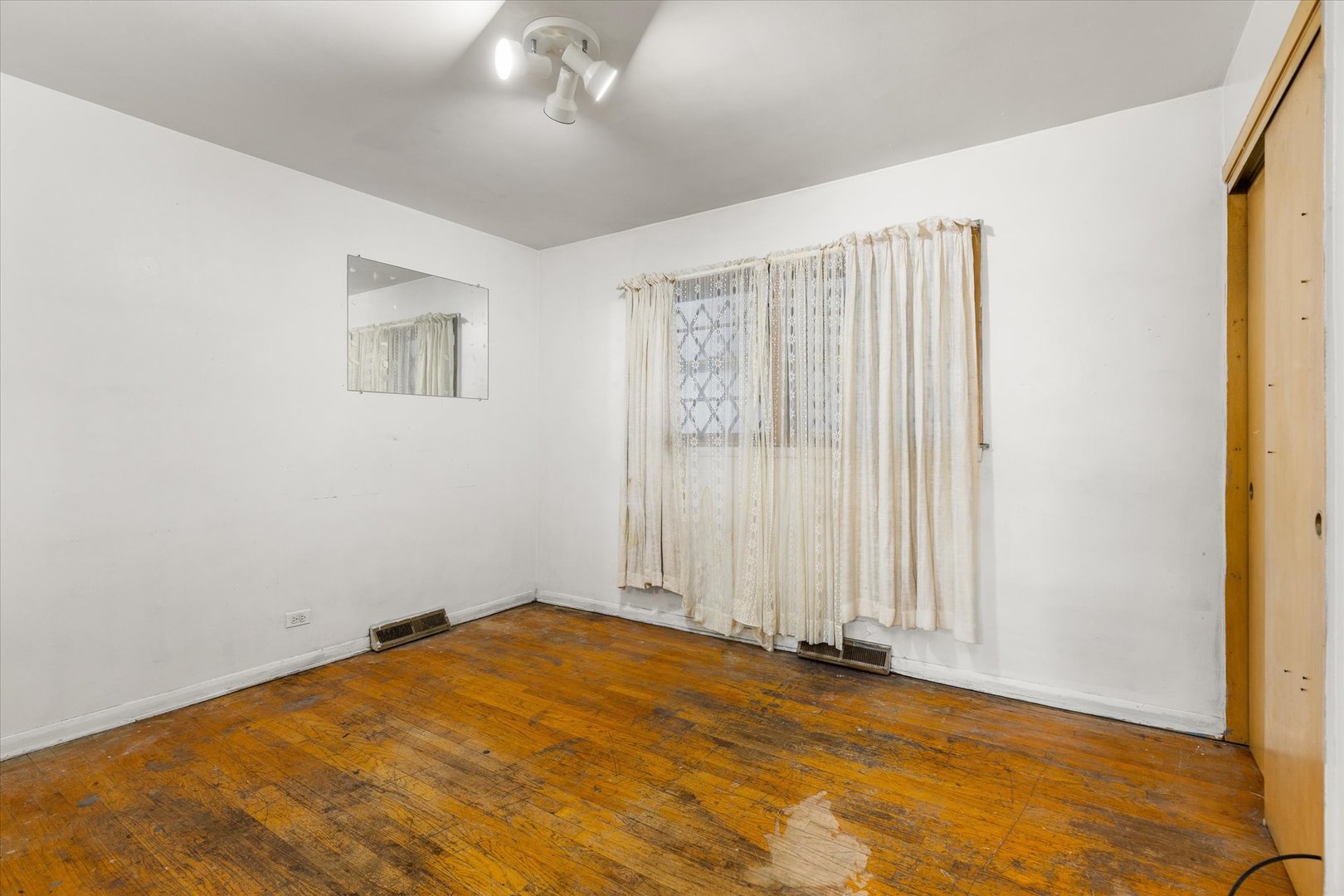 905 N Harding Avenue, Chicago, IL 60651