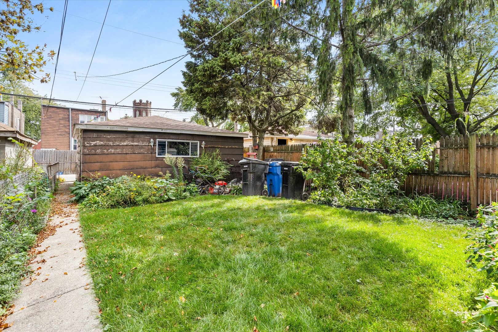 905 N Harding Avenue, Chicago, IL 60651