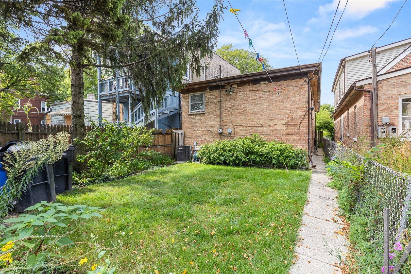 905 N Harding Avenue, Chicago, IL 60651