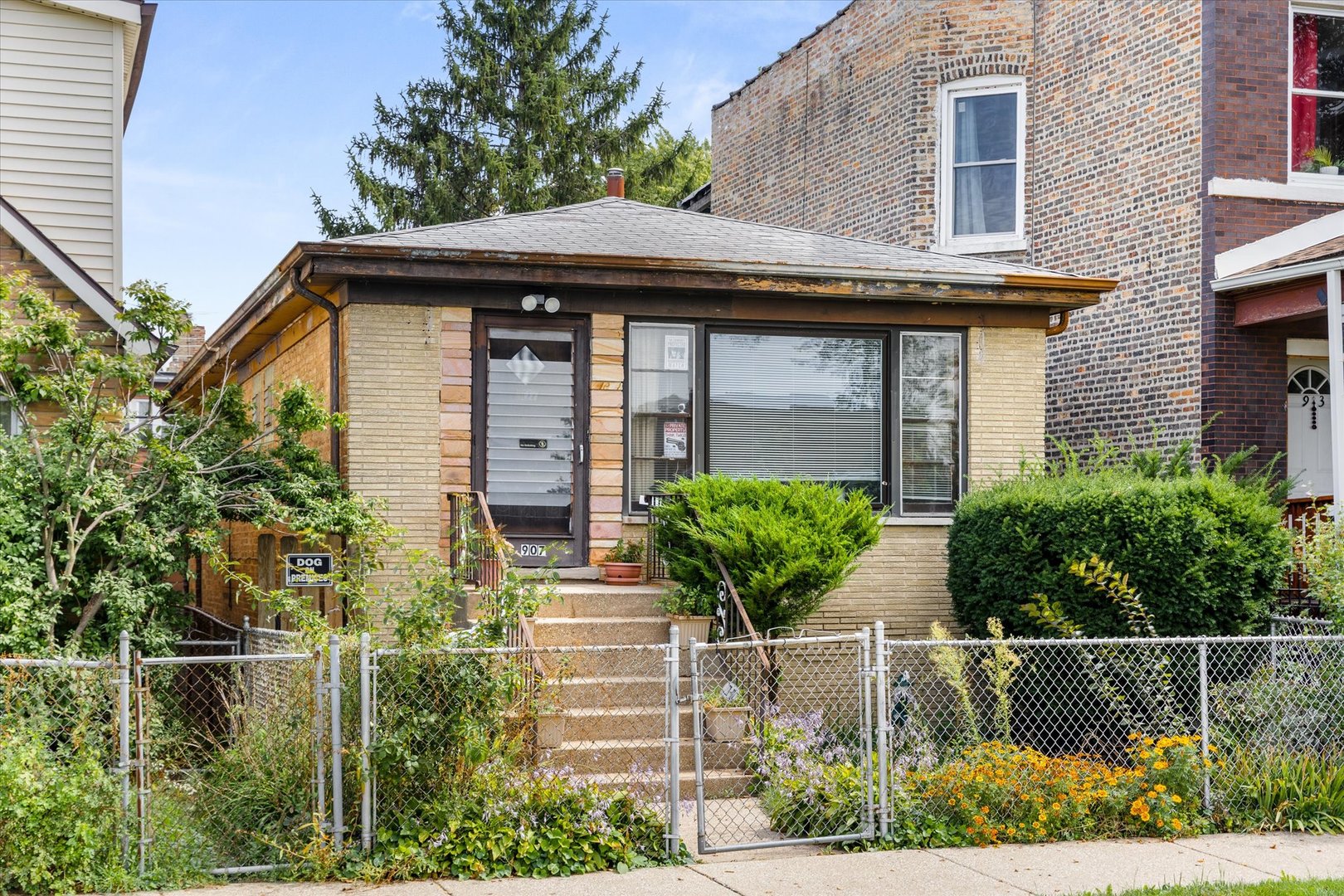 905 N Harding Avenue, Chicago, IL 60651