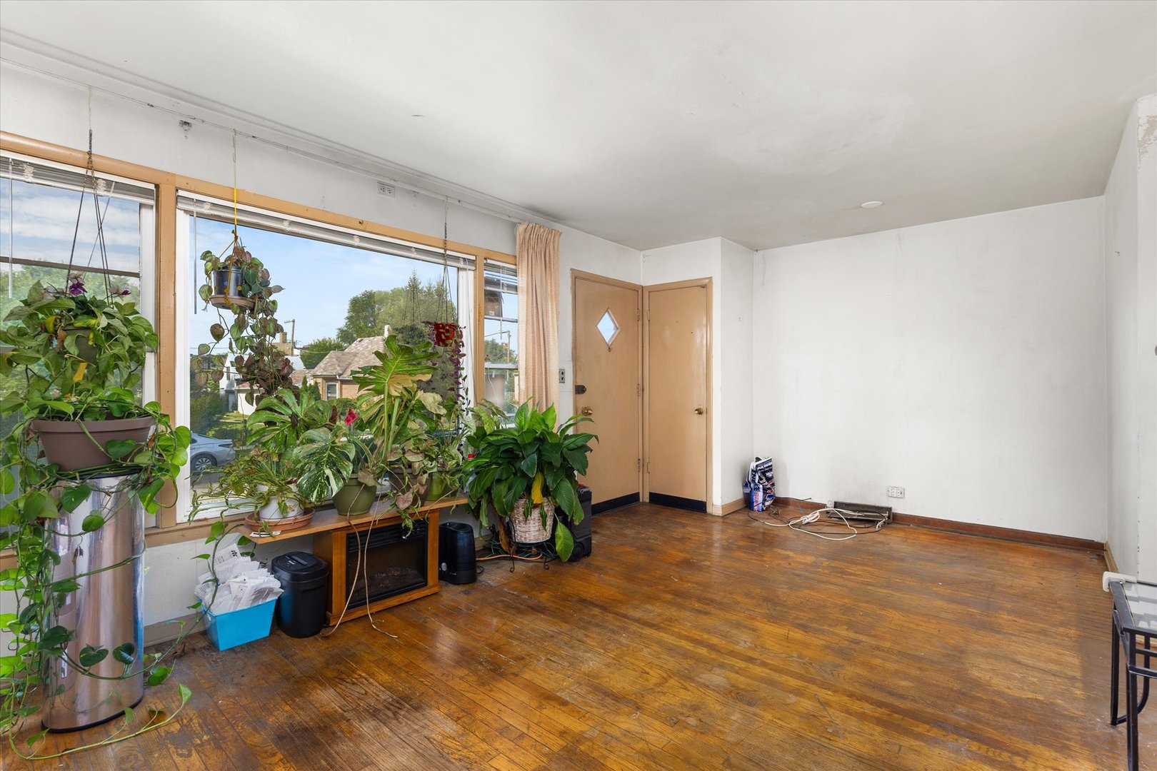 905 N Harding Avenue, Chicago, IL 60651