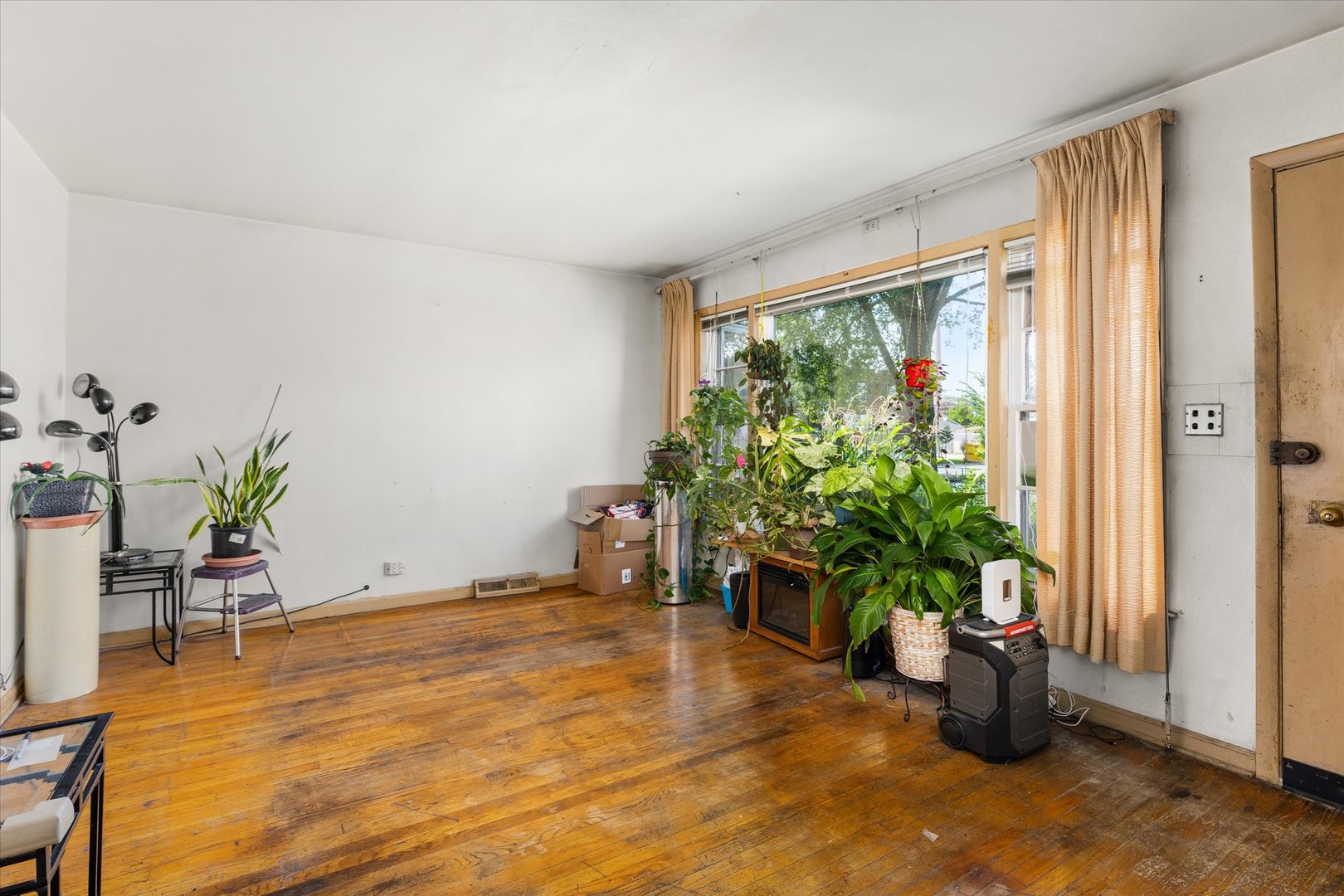 905 N Harding Avenue, Chicago, IL 60651