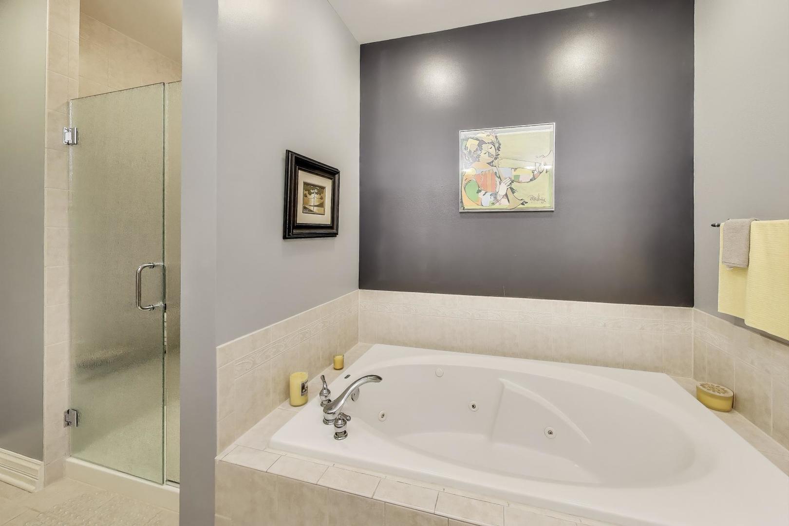 3123 Thorne Hill Court #11, Lisle, IL 60532