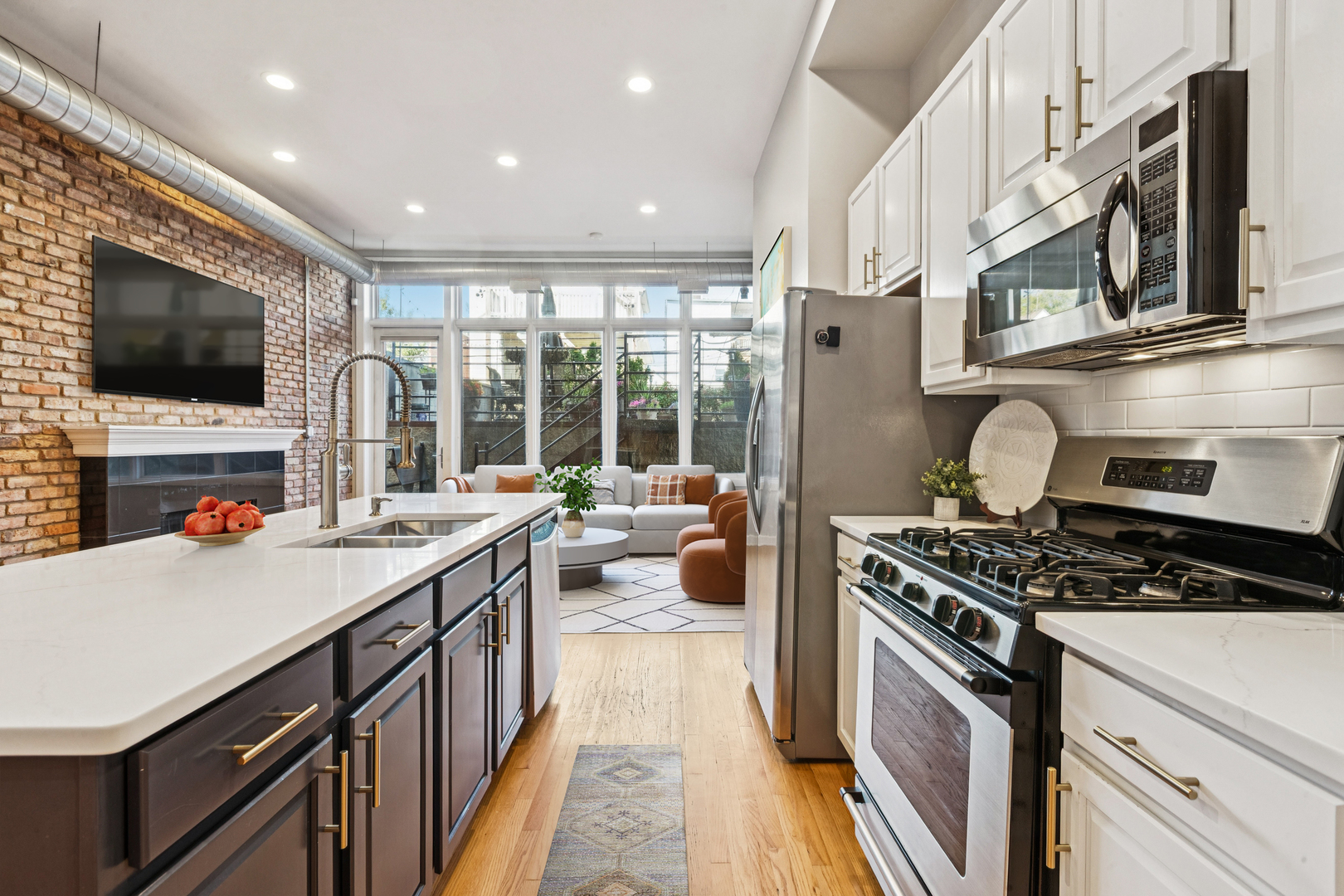 1738 W Belmont Avenue #1R, Chicago, IL 60657