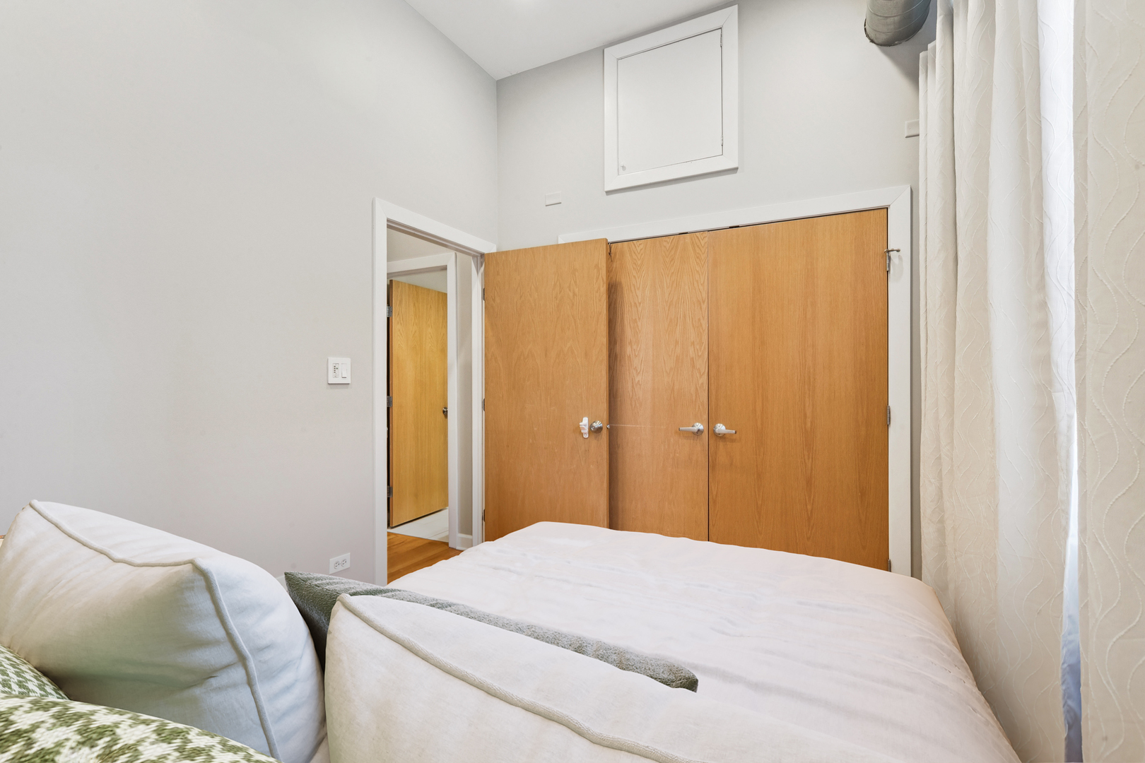 1738 W Belmont Avenue #1R, Chicago, IL 60657