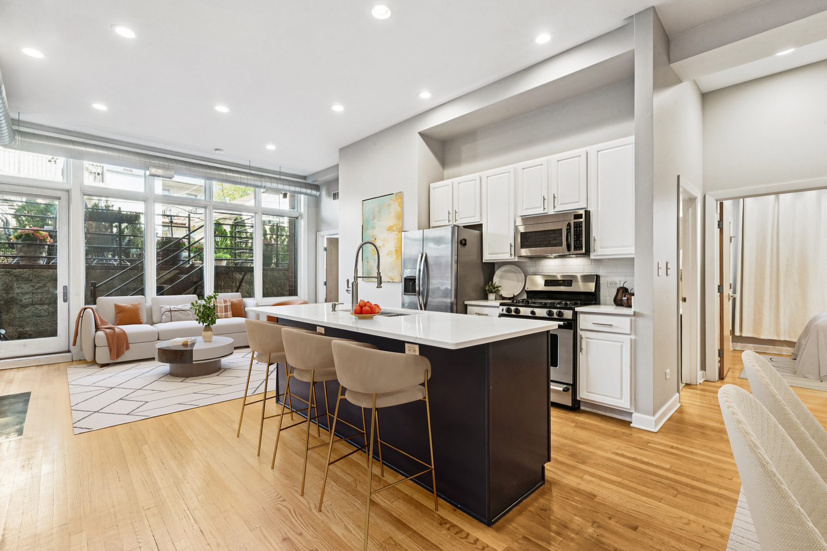 1738 W Belmont Avenue #1R, Chicago, IL 60657
