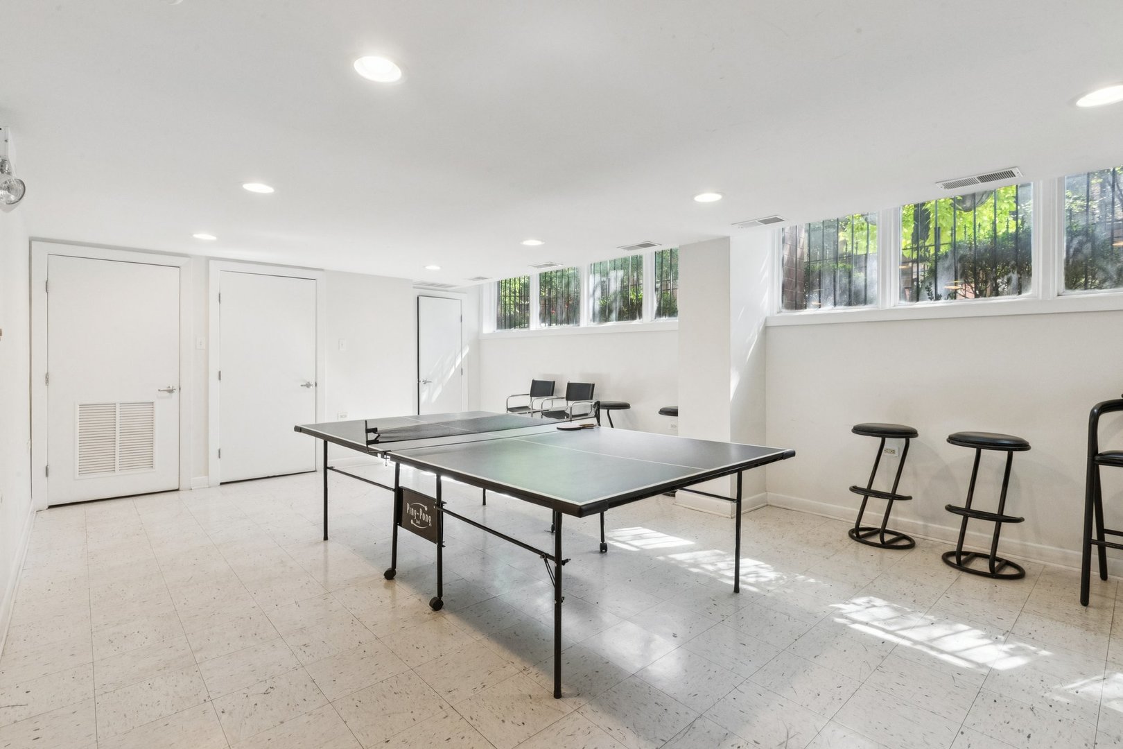 1738 W Belmont Avenue #1R, Chicago, IL 60657