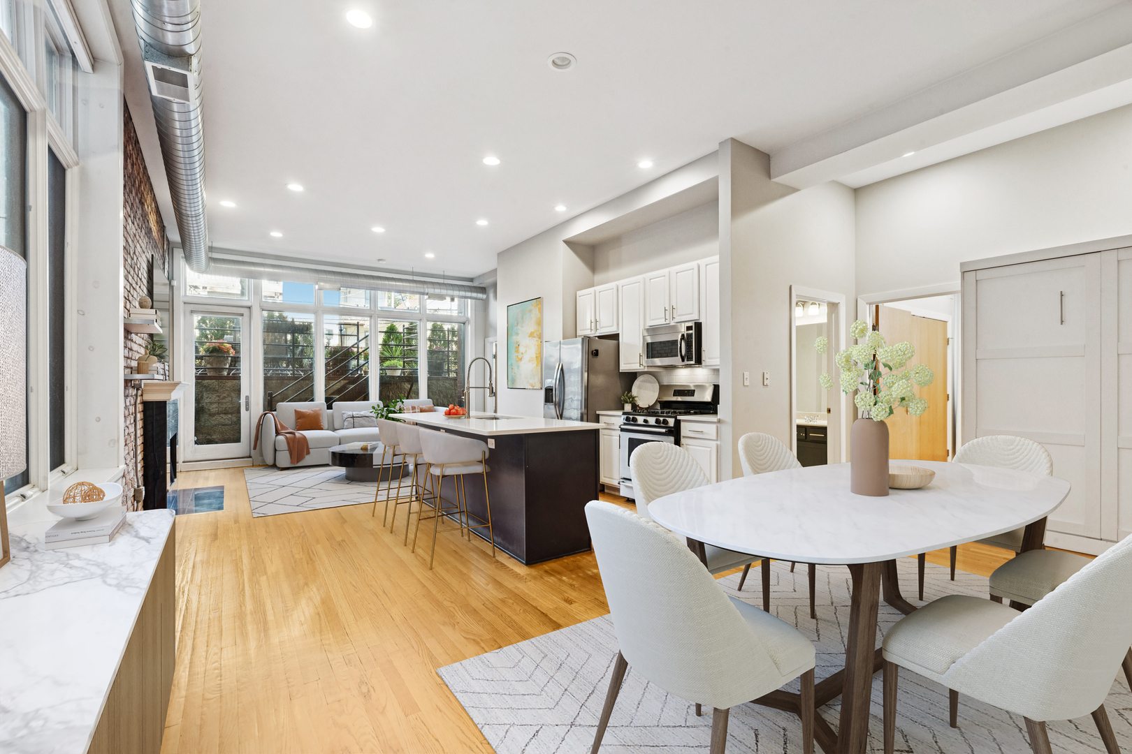 1738 W Belmont Avenue #1R, Chicago, IL 60657