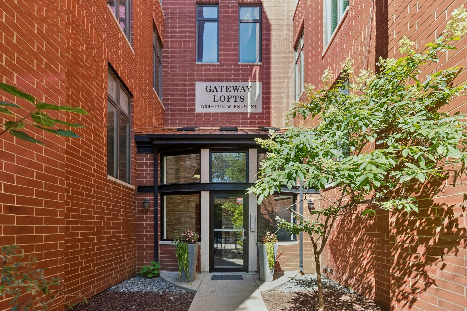 1738 W Belmont Avenue #1R, Chicago, IL 60657