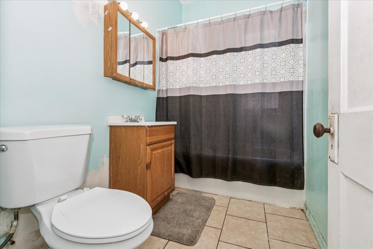 2542 E 73rd Street, Chicago, IL 60649