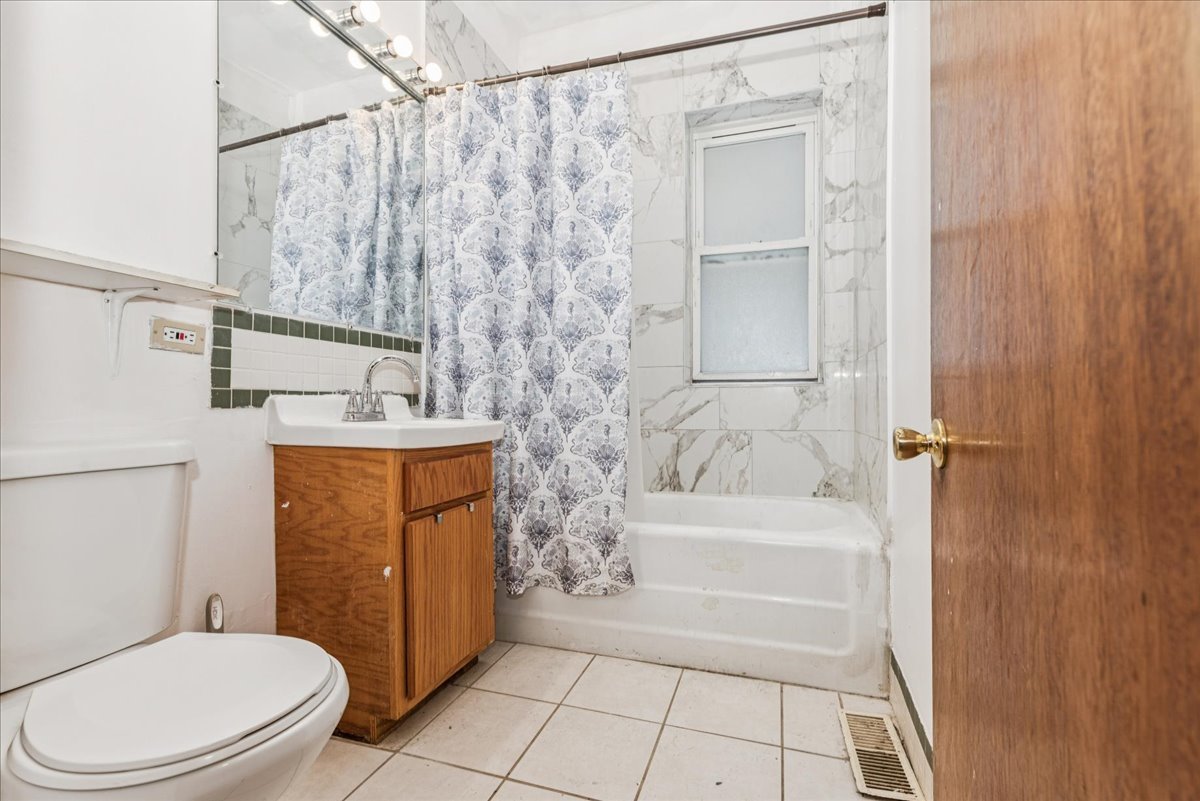 2542 E 73rd Street, Chicago, IL 60649