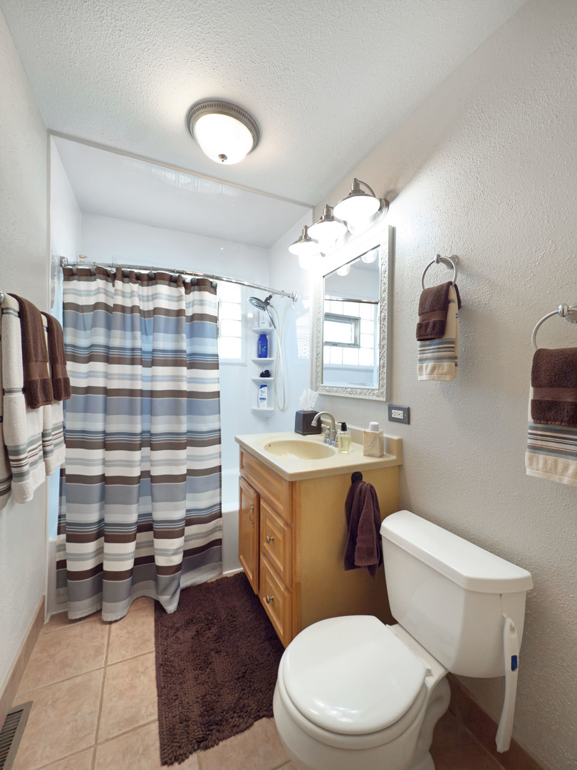 354 N 3rd Avenue, Villa Park, IL 60181