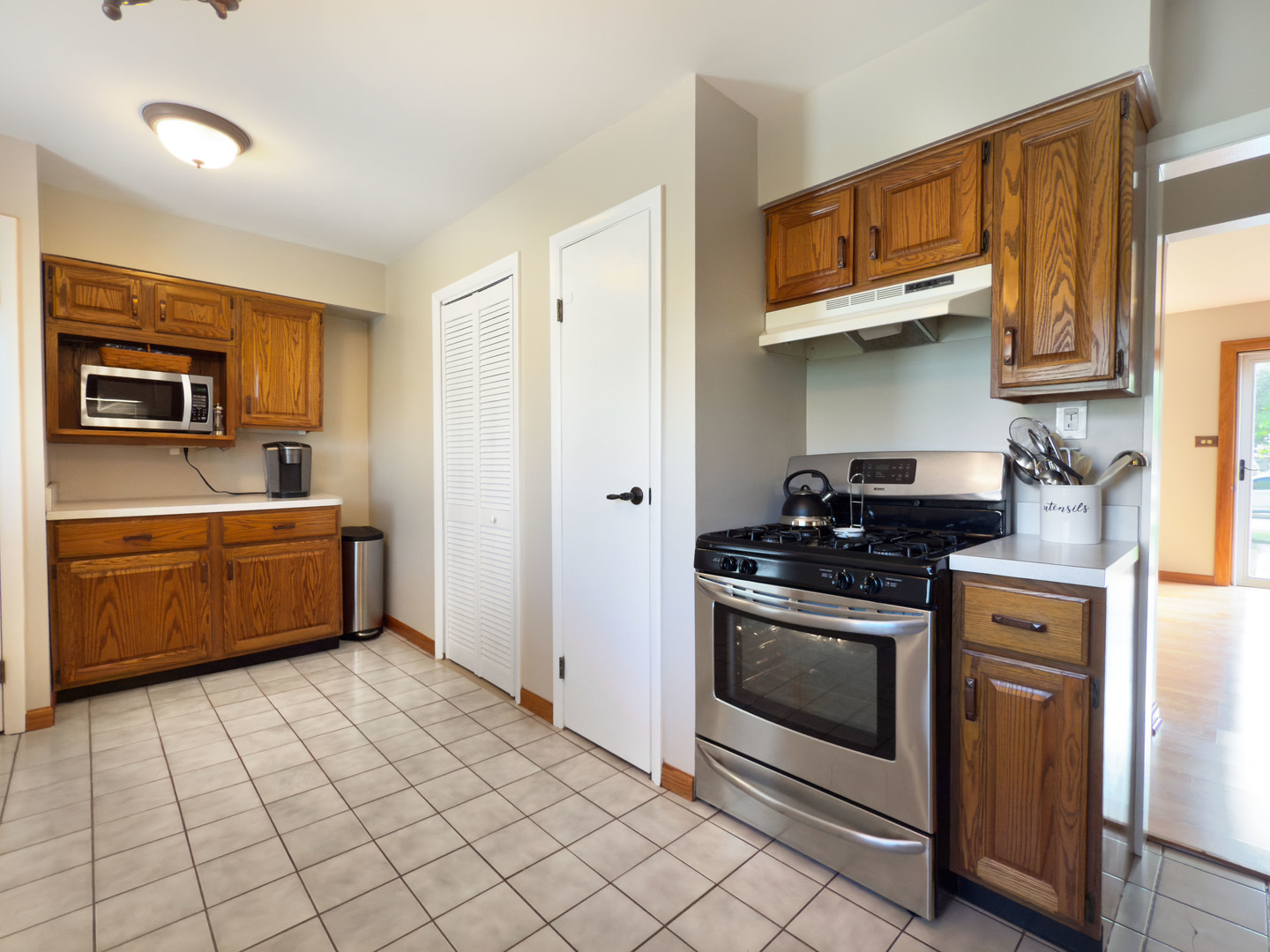 354 N 3rd Avenue, Villa Park, IL 60181