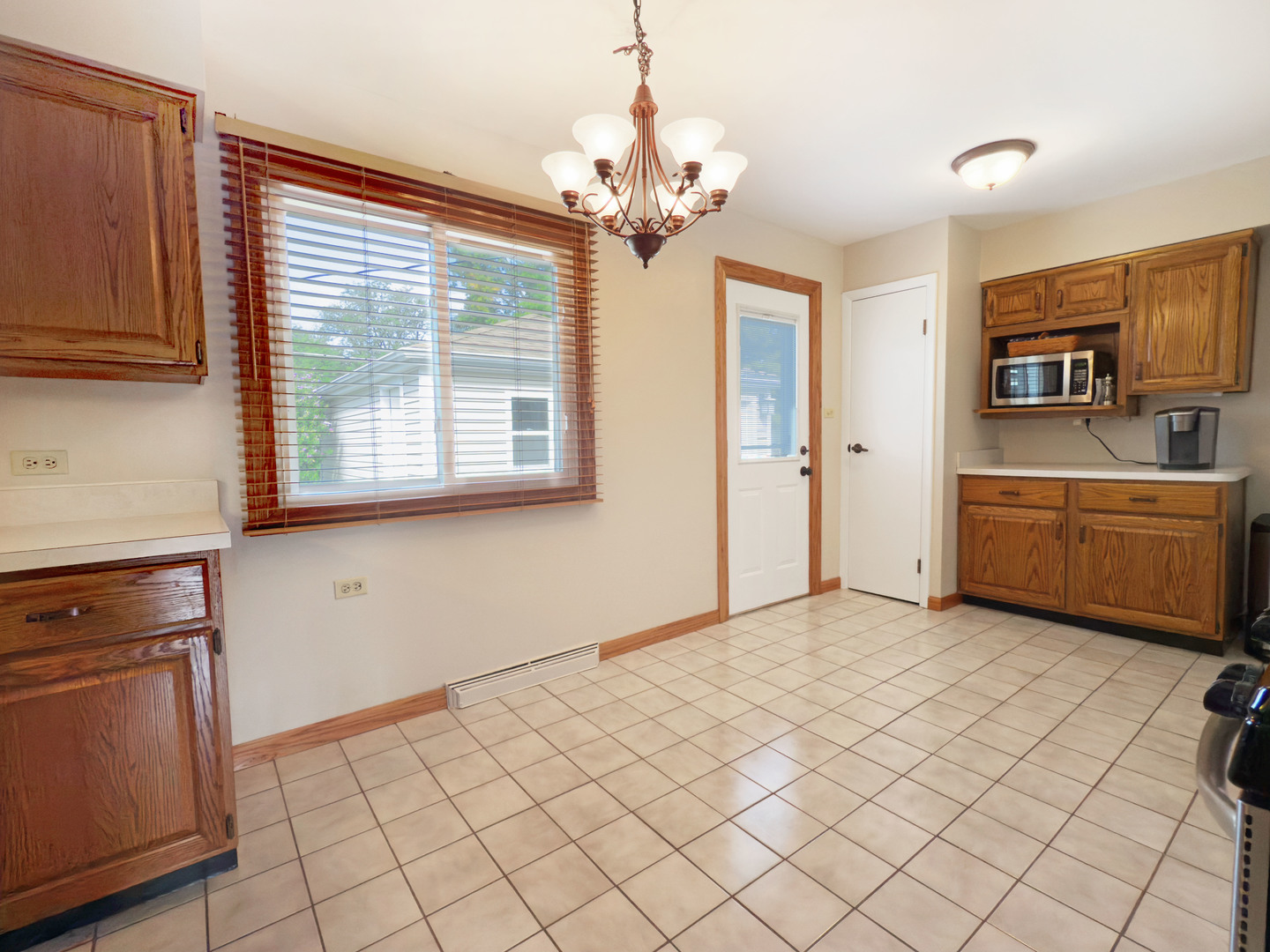 354 N 3rd Avenue, Villa Park, IL 60181