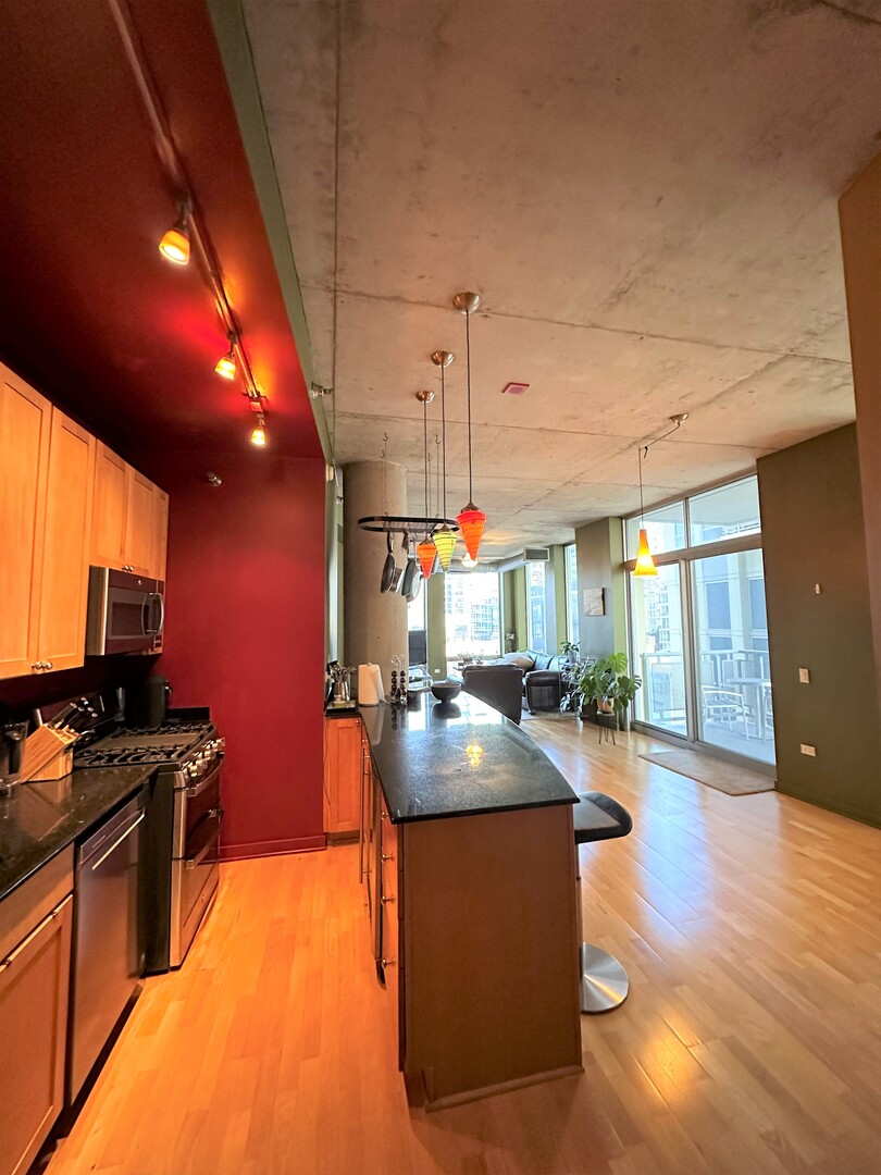 720 N Larrabee Street #807, Chicago, IL 60654