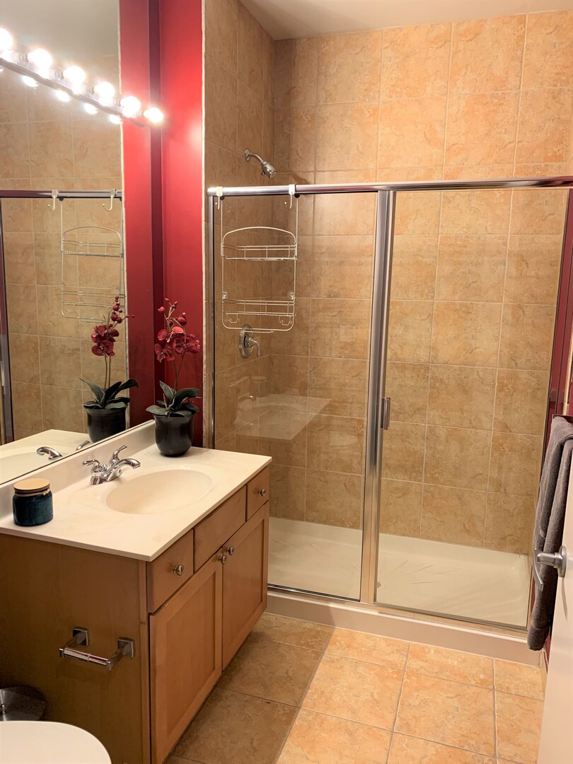 720 N Larrabee Street #807, Chicago, IL 60654