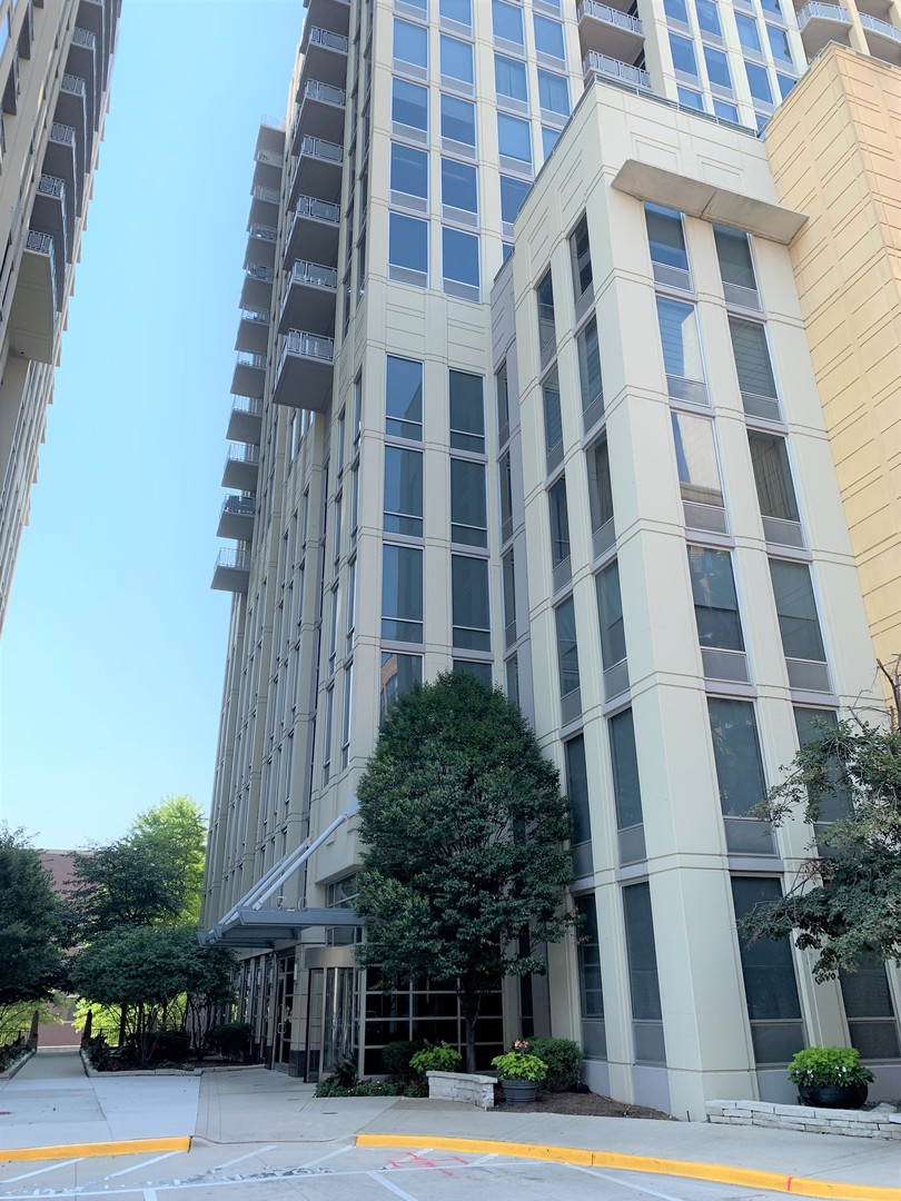 720 N Larrabee Street #807, Chicago, IL 60654
