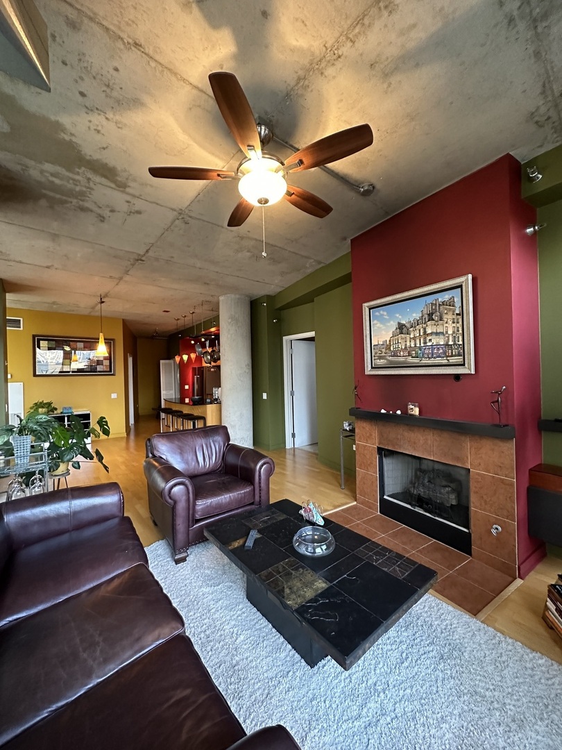 720 N Larrabee Street #807, Chicago, IL 60654