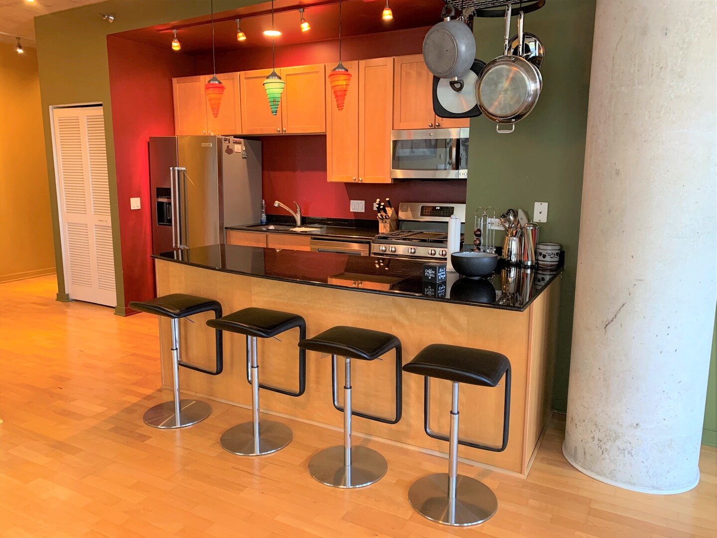 720 N Larrabee Street #807, Chicago, IL 60654