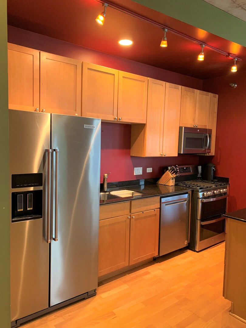 720 N Larrabee Street #807, Chicago, IL 60654