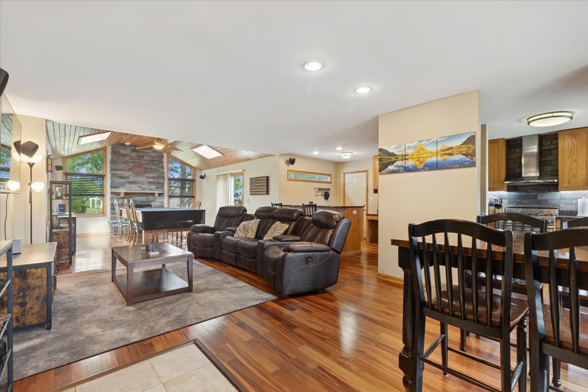 1362 S Parkview Terrace, Algonquin, IL 60102