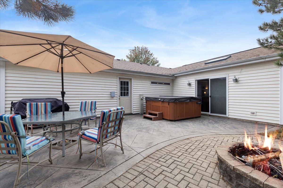 1362 S Parkview Terrace, Algonquin, IL 60102