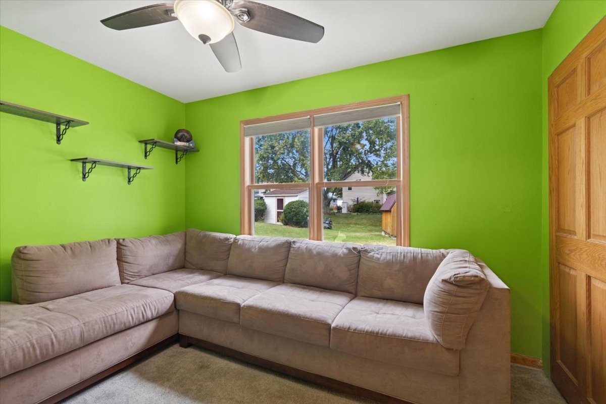 1362 S Parkview Terrace, Algonquin, IL 60102