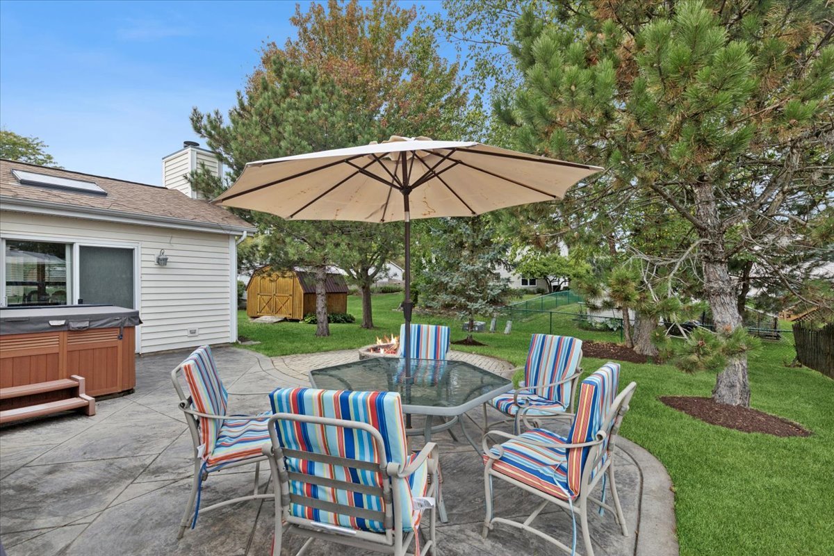 1362 S Parkview Terrace, Algonquin, IL 60102