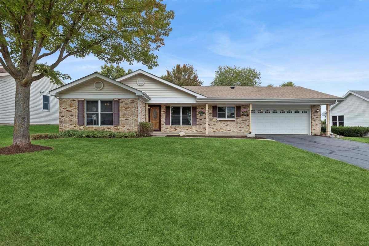 1362 S Parkview Terrace, Algonquin, IL 60102