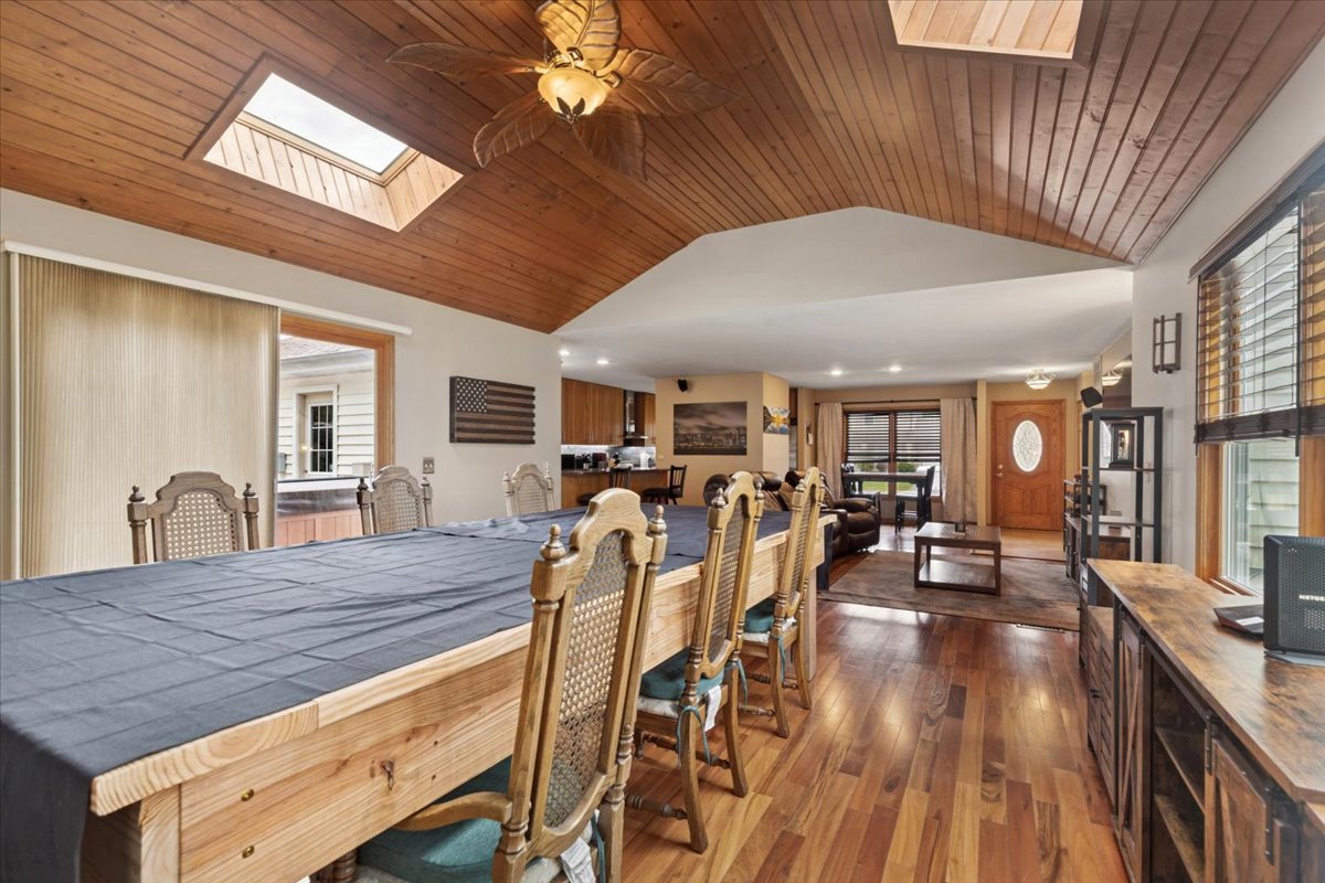1362 S Parkview Terrace, Algonquin, IL 60102