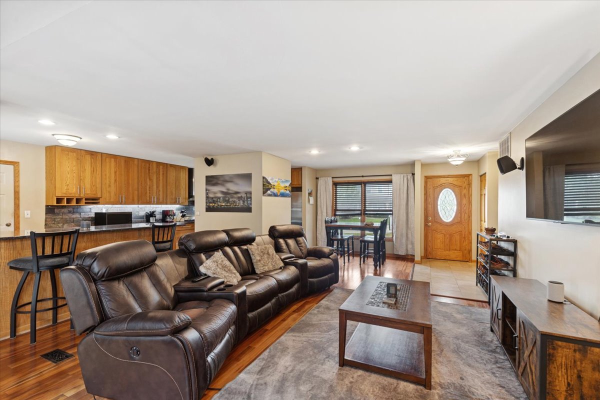 1362 S Parkview Terrace, Algonquin, IL 60102