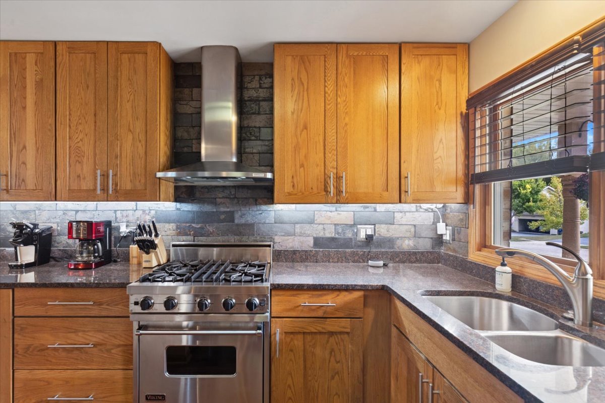 1362 S Parkview Terrace, Algonquin, IL 60102
